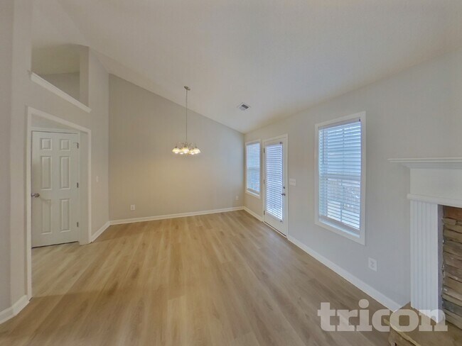 Photo - 299 Greystone Cir