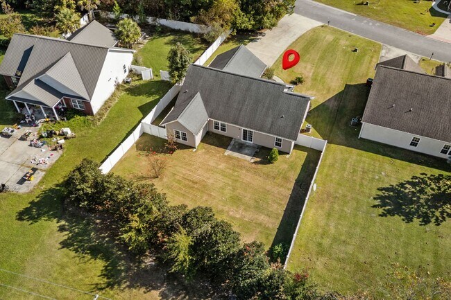 Photo - 205 Oak Landing Dr