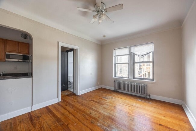 Building Photo - 948 W Cuyler Ave Unit 215