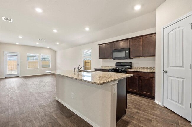 Photo - 128 Shimmering Cv