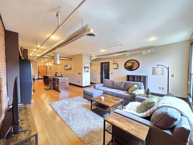 Building Photo - $3000 - 1 Bed / 1 Bath Fully Furnished Condo in a Secure Building in Downtown Spokane