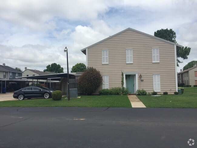 Building Photo - TOWNHOME NEAR LSUS-