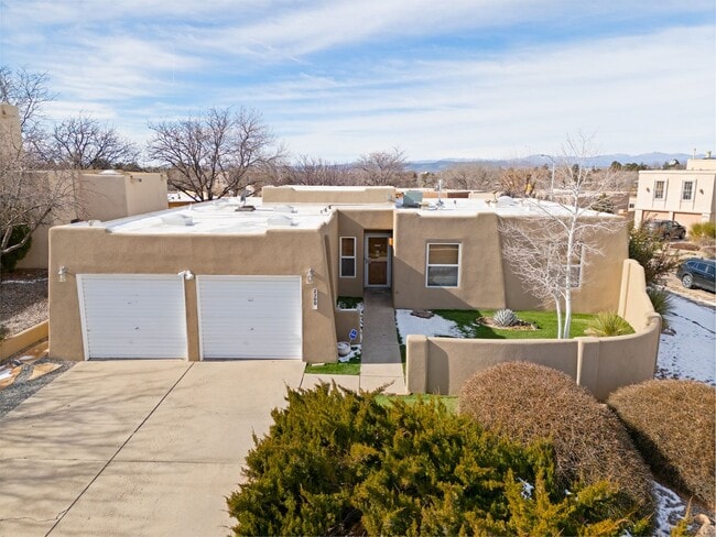 Building Photo - 2300 Calle Brocha