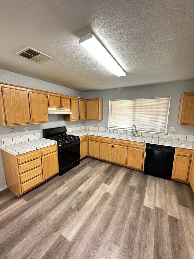 Photo - Spacious and Stylish 3 Bedroom Home in a P...