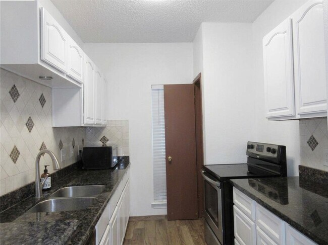 Photo - 2300 Augusta Dr Unit 17