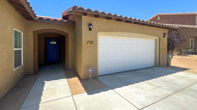 Spacious 4 Bedroom 3 Bathroom Home - Spacious 4 Bedroom 3 Bathroom Home Unit 74109 Cactus Wren Ct