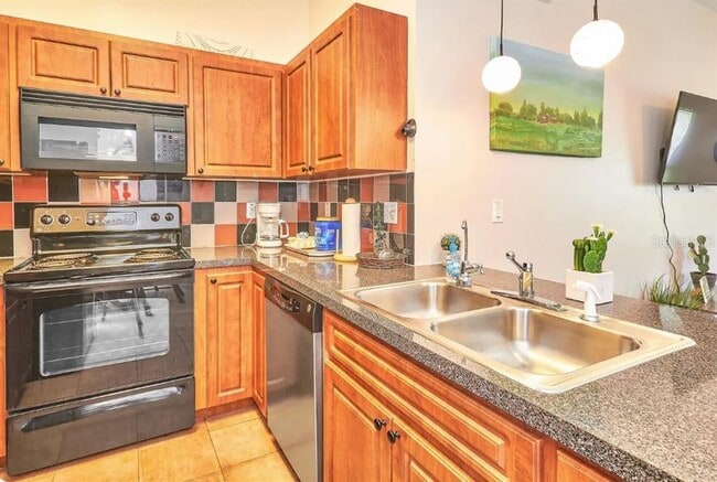 800 E Baker St
