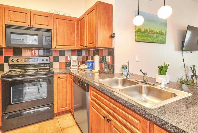 Photo - 800 E Baker St