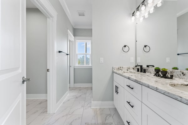 Photo - 305 Lineback Pl