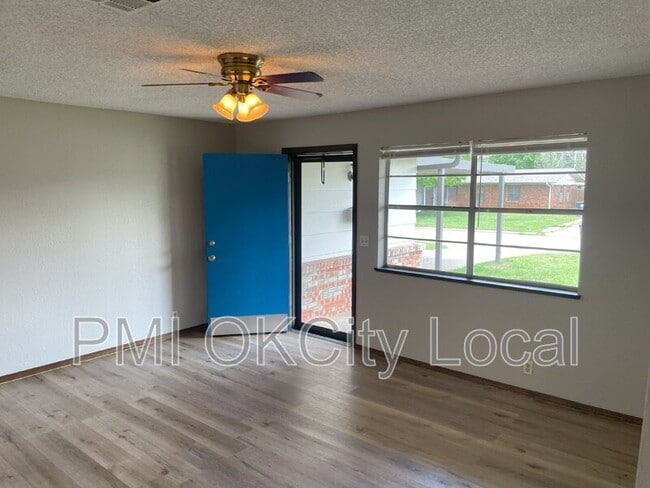 Photo - 2325 N Redmond Ave