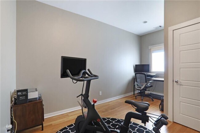 Photo - 472 Martin St SE