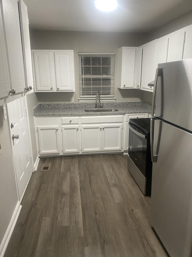 Photo - 208 Evergreen St