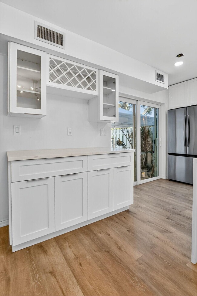 Photo - 1010 NE 8th Ave