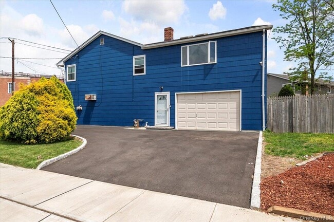 Photo - 570 Conklin St