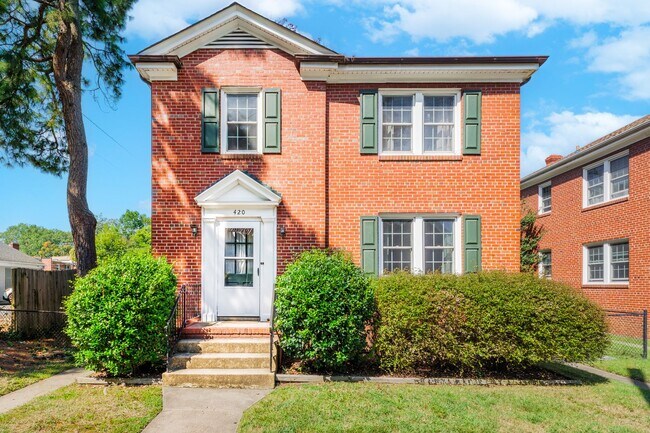 Building Photo - Great Two Bedroom apartment in the Museum ... Unit 420 Roseneath Road #1