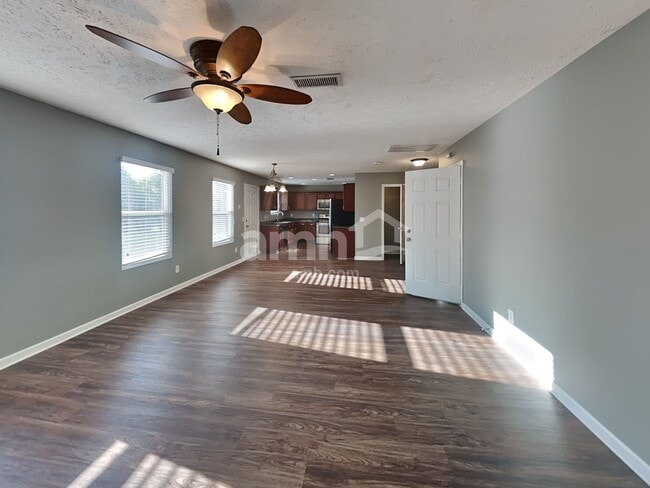 Photo - 1010 Harmony Ln