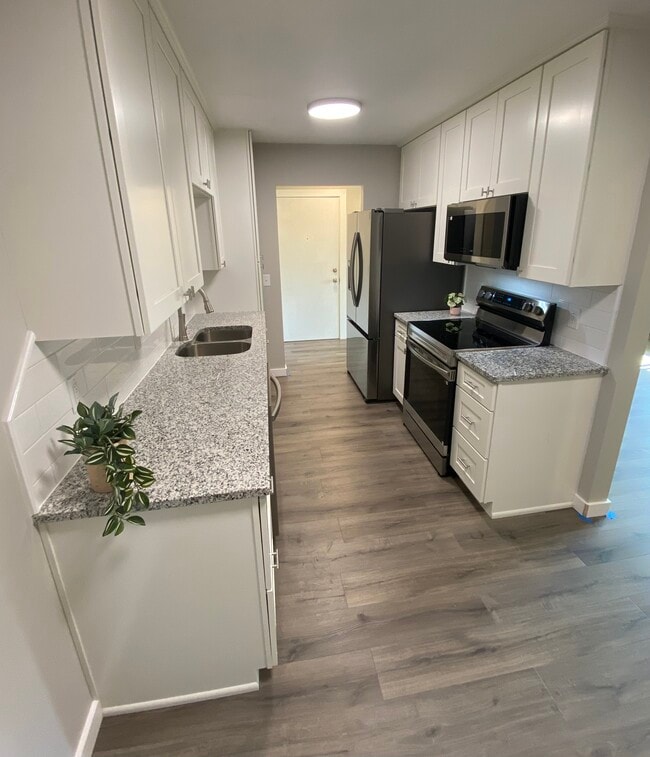 Granite Countertops - 609 Market St S Unit 5