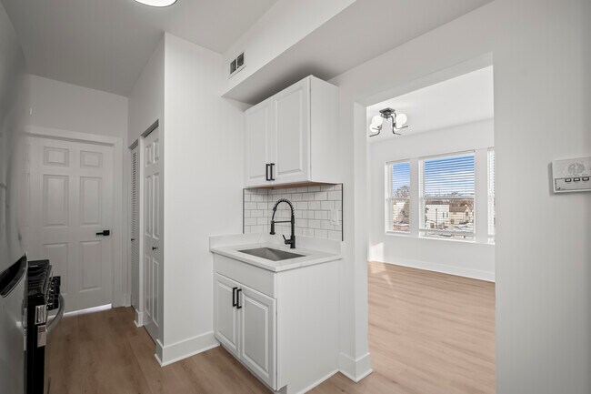 Photo - 3049 W Berteau Ave Unidad 3