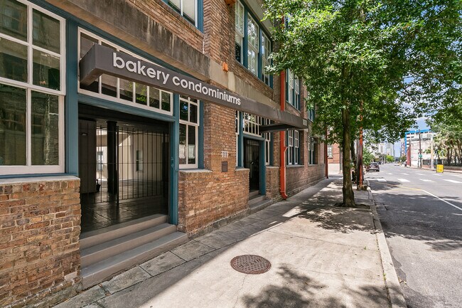 Photo - 1111 S Peters St Unit 405