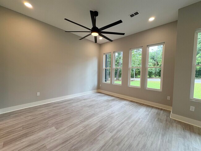 Photo - 226 E Bradford Rd Townhome