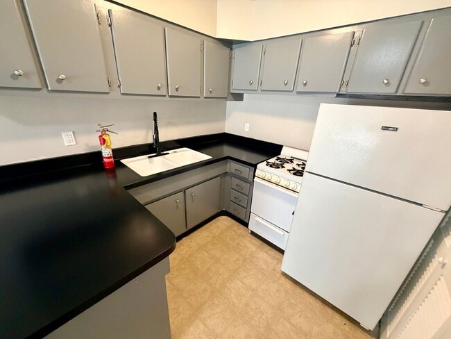 Building Photo - 1568 Alexandria Dr Unit 2B(Z3)