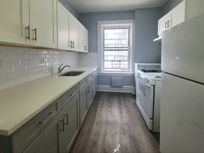 61 S Munn Ave Unit 207