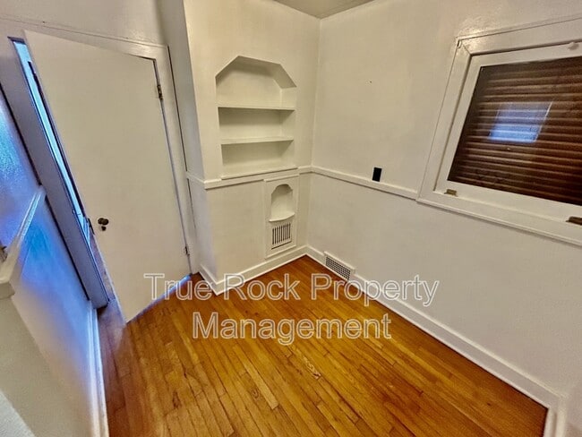 Photo - 1030 E 8th St