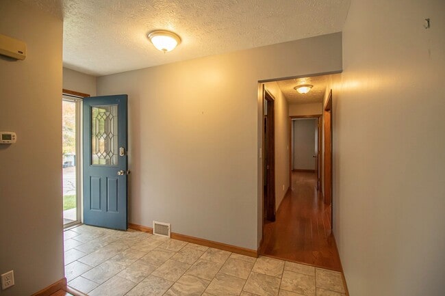 Photo - AVAILABLE AUGUST 15TH, 2026 - CHARMING 4 B...