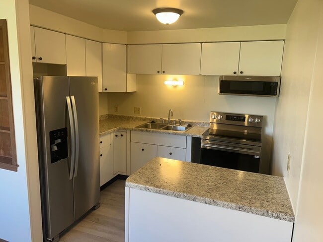 Photo - 2 Bedroom Lower in Neenah. Heat & Water included Unit #2