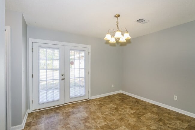 Photo - 1827 Covington Pl