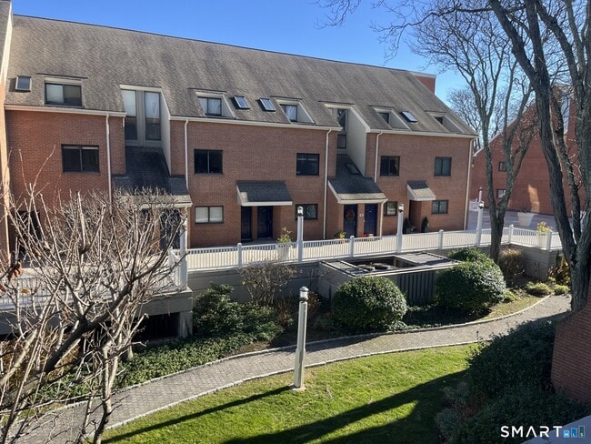 Building Photo - 9 River Rd Unit 411