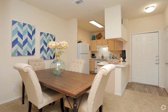 2BR - 954 SF - Dining Area