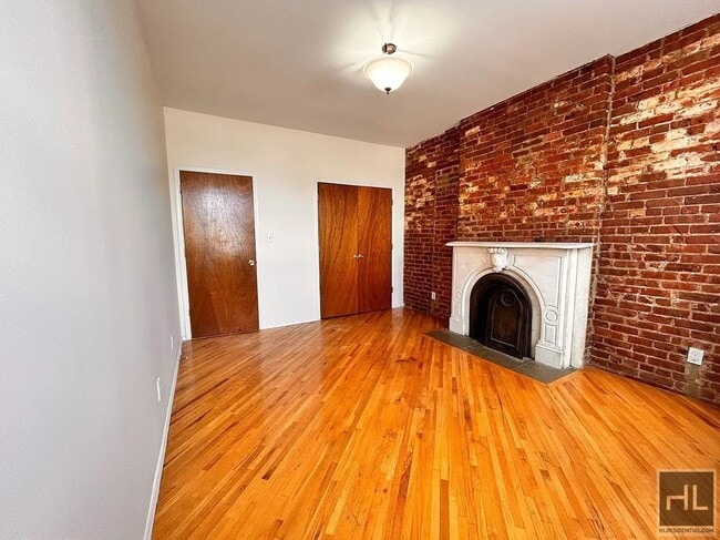 Fifth Avenue - Fifth Avenue Apartment Unit 3
