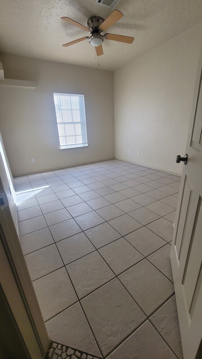 Building Photo - 705 Hellenic Dr Rental