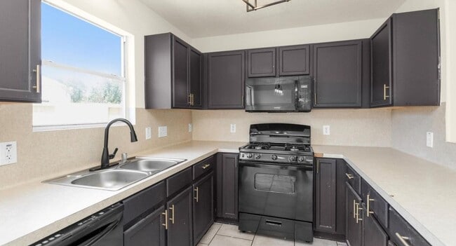 Kitchen - 19338 Montclair Meadow Ln