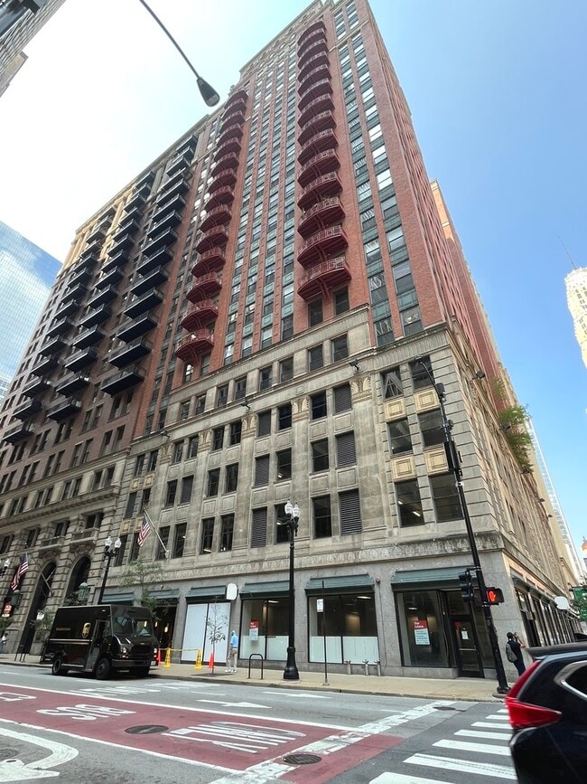 Building Photo - 208 W Washington St Unit 509 Rental