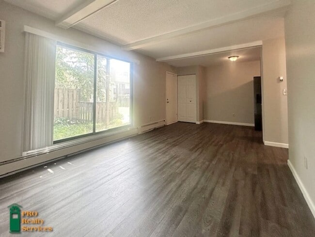 Building Photo - Recently Remodeled 1 Bedroom Condo