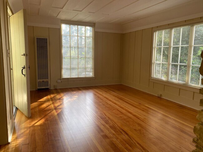 Photo - Charming Carmel Comstock Cottage