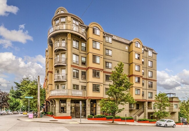 Building Photo - Uptown 2 bedroom 1 bath with garage parkin... Unit 204 Rental