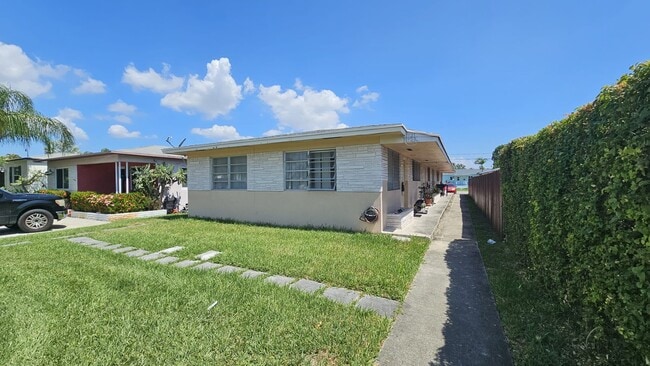 Photo - 1723 Plunkett St