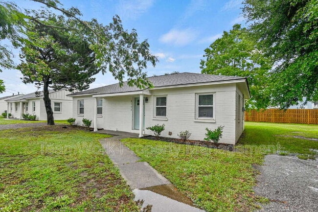 Photo - 3111 Azalea Dr