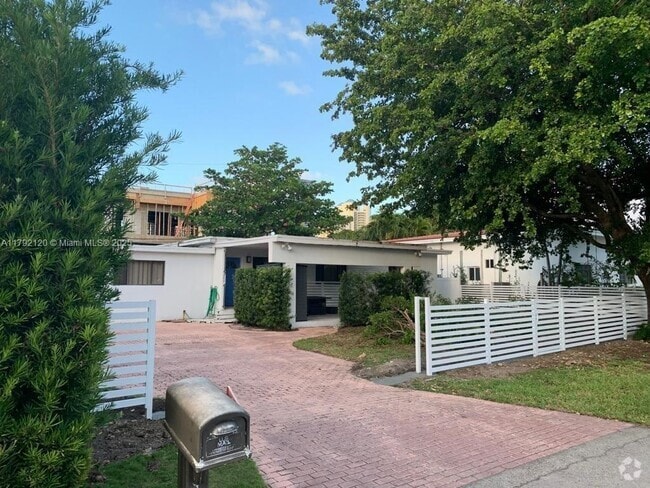 Building Photo - 245 189th Terrace Rental