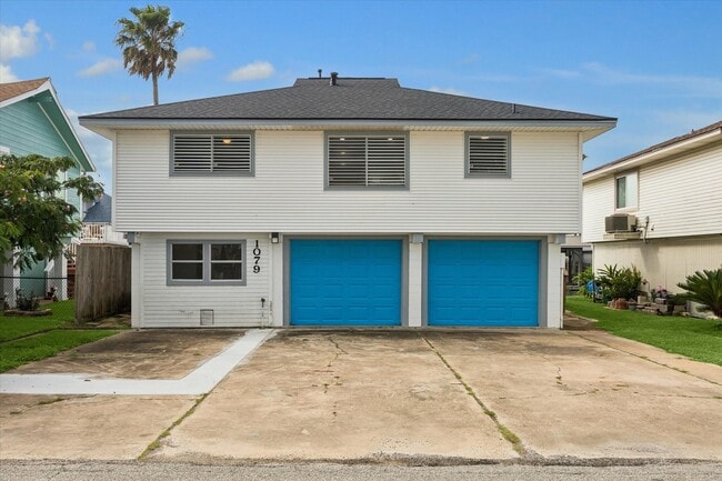 Building Photo - 1079 Redfish St