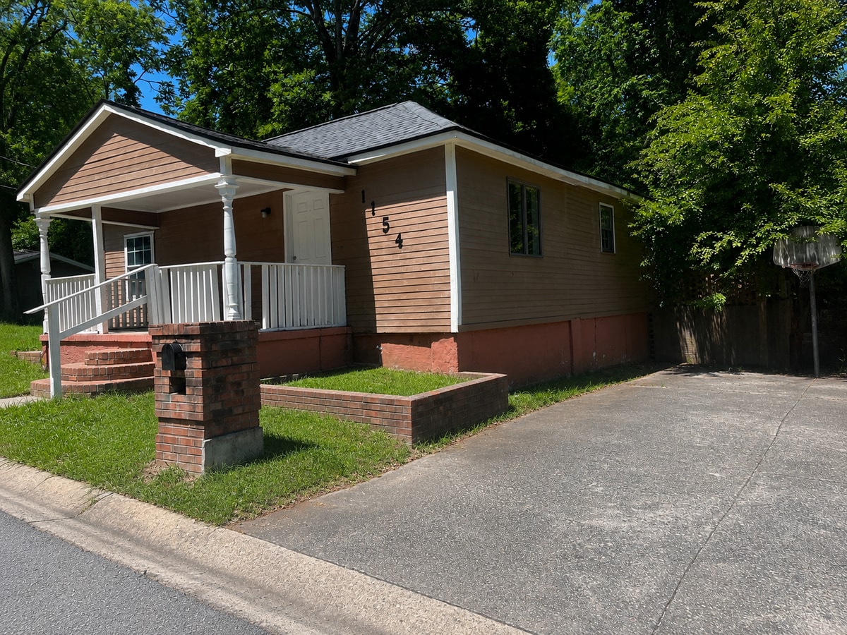 Photo - 1145 Davis Cir