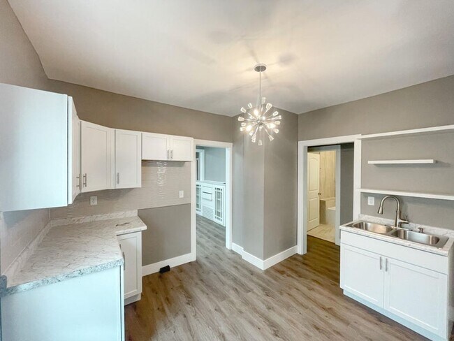 4 Bedroom Single Family - 4 Bedroom Single Family House