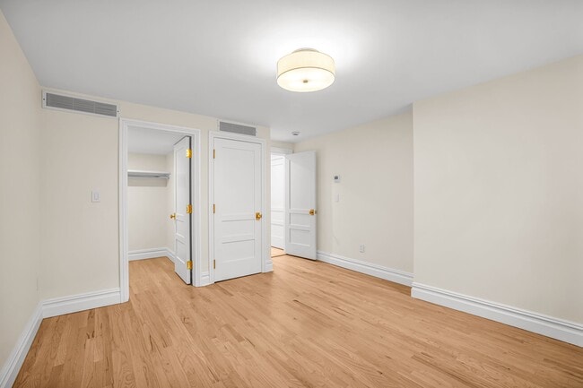 Photo - 468 Henry St