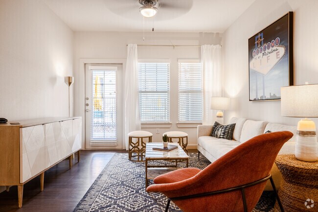 2BR, 2BA - 1,052SF - Bridge at Davenport Place