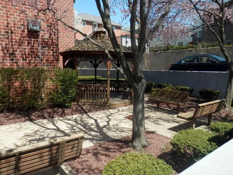 Photo - 120 E Franklin St