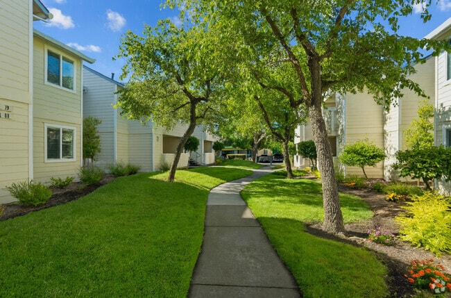 Building Photo - Emerald Pointe Rental