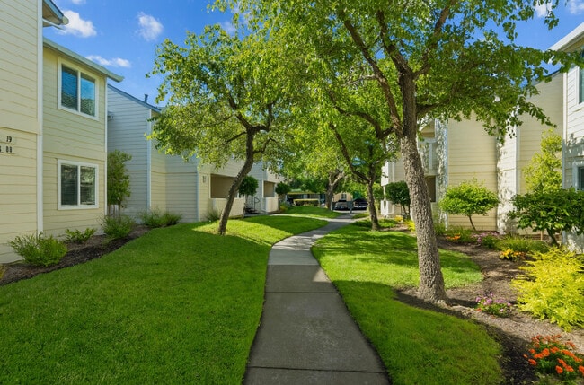 Building Photo - Emerald Pointe Rental